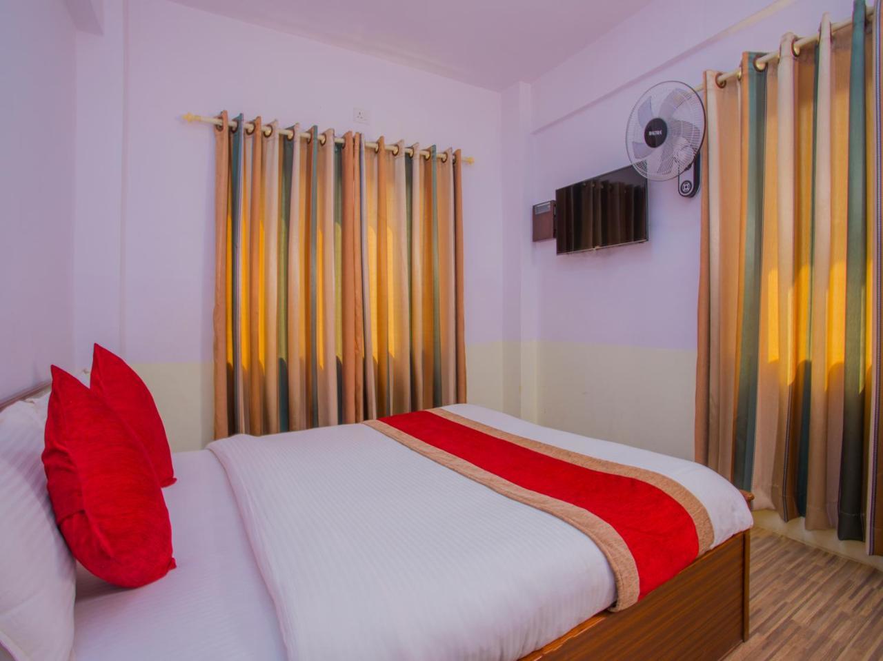 Oyo 255 White Zambala Hotel กาฐมาณฑุ ภายนอก รูปภาพ