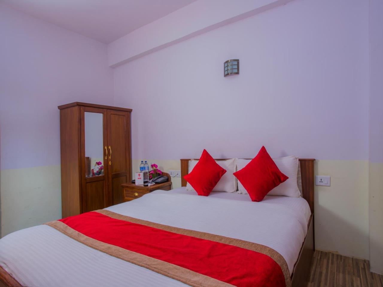 Oyo 255 White Zambala Hotel กาฐมาณฑุ ภายนอก รูปภาพ