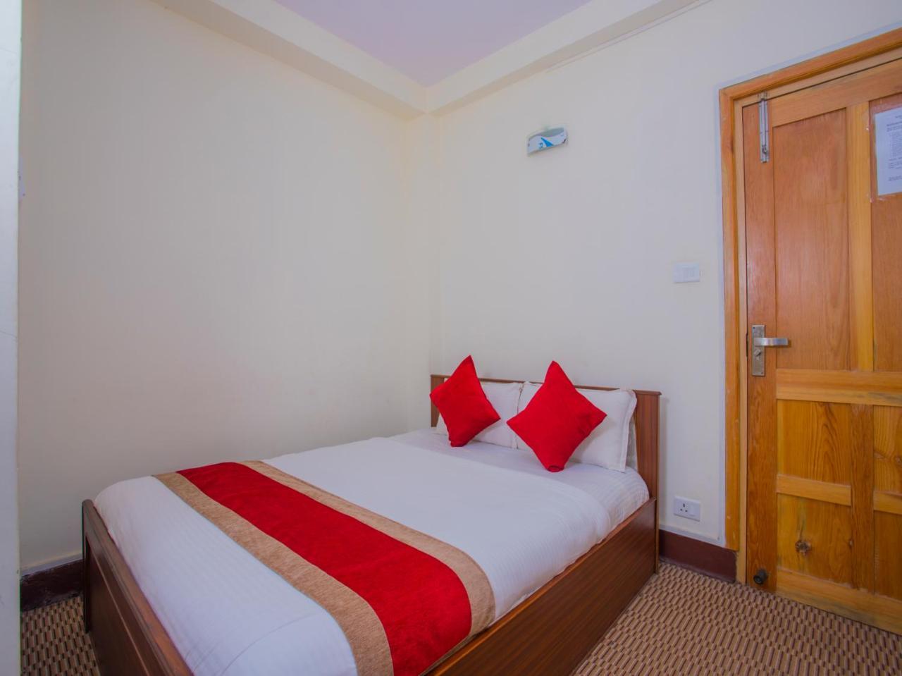 Oyo 255 White Zambala Hotel กาฐมาณฑุ ภายนอก รูปภาพ