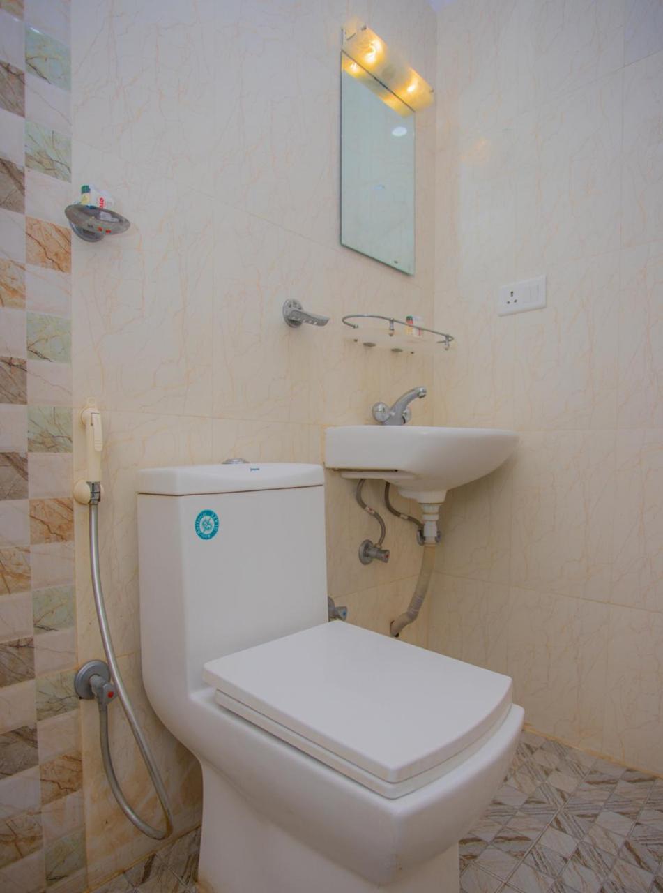 Oyo 255 White Zambala Hotel กาฐมาณฑุ ภายนอก รูปภาพ