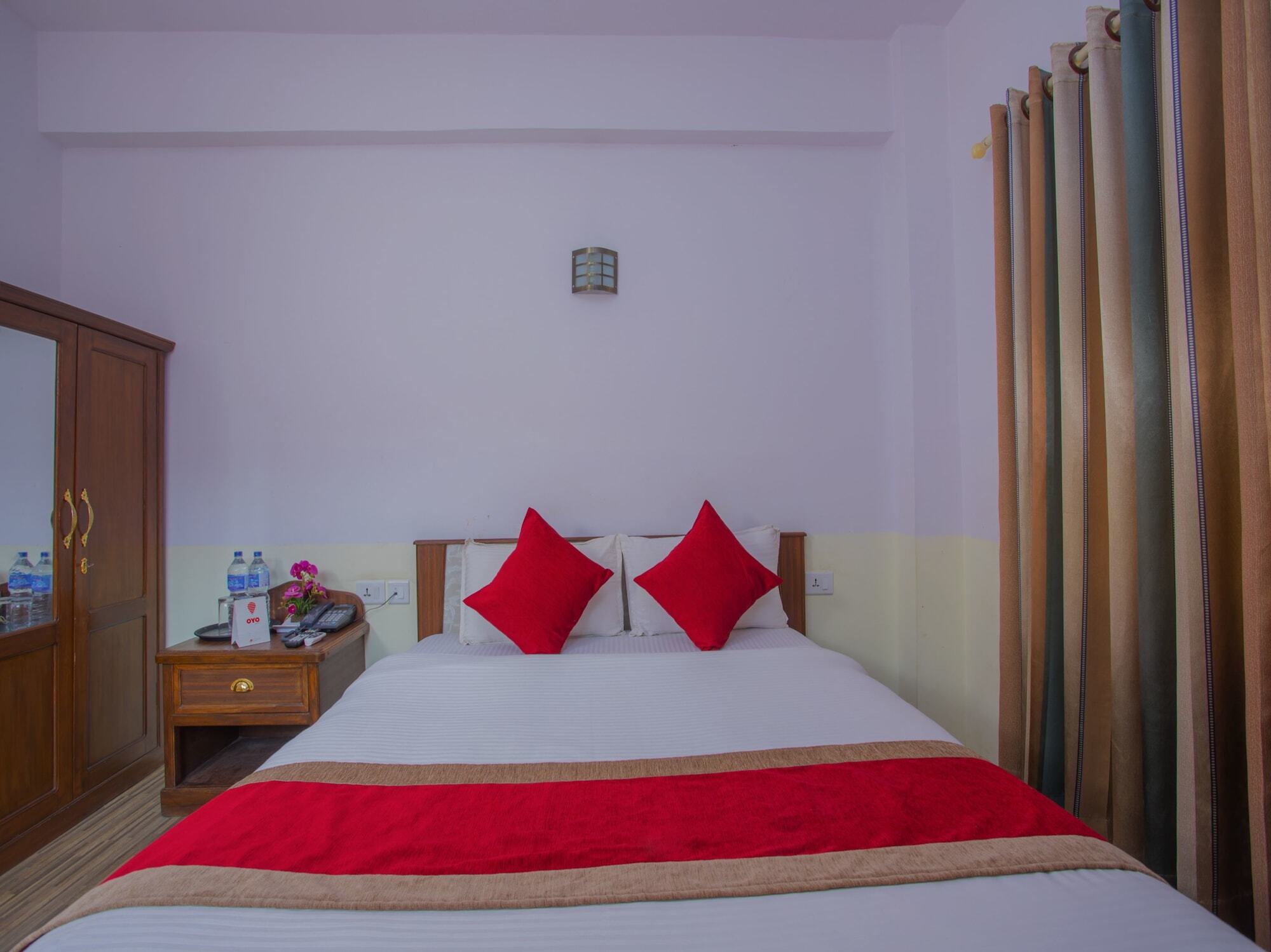 Oyo 255 White Zambala Hotel กาฐมาณฑุ ภายนอก รูปภาพ